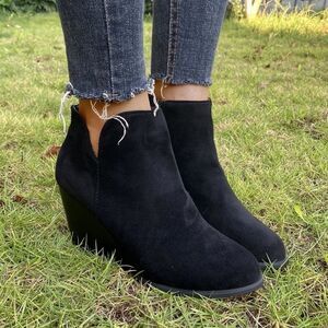 Women's Black Wedge Ankle Faux Suede Boots sz 7